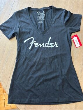 Fender guitar Black V-Neck Logo Tee with White Script size small